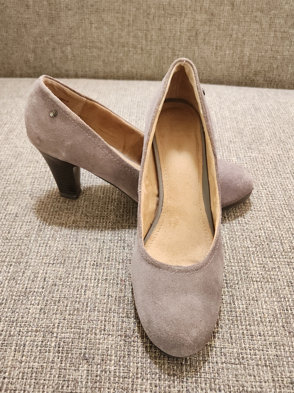 GH Bass Suede Taupe Leather Round-Toe 2" Heels Comfort Feminine Neutral Boho 9